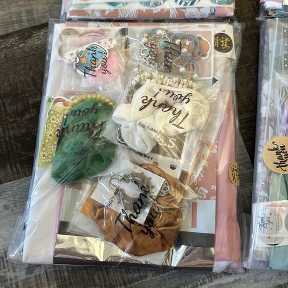 Mystery bag polymailers get 30 poly mailers 5 of 6 different patterns & prints - Picture 4 of 8